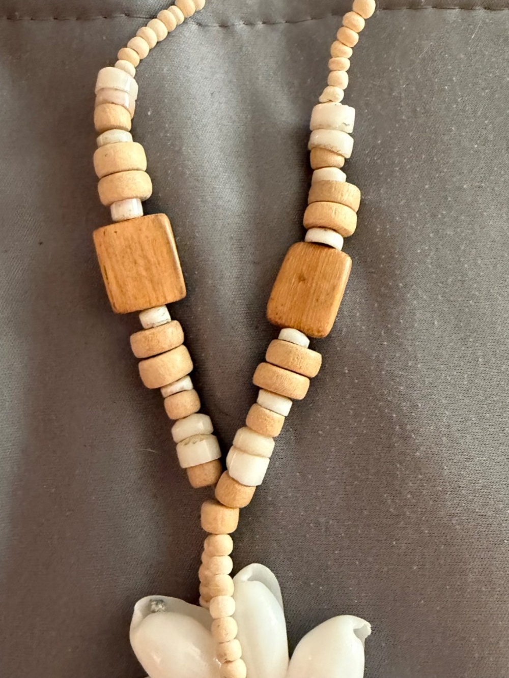 Shell and Wood Necklace - Picture 5 of 5